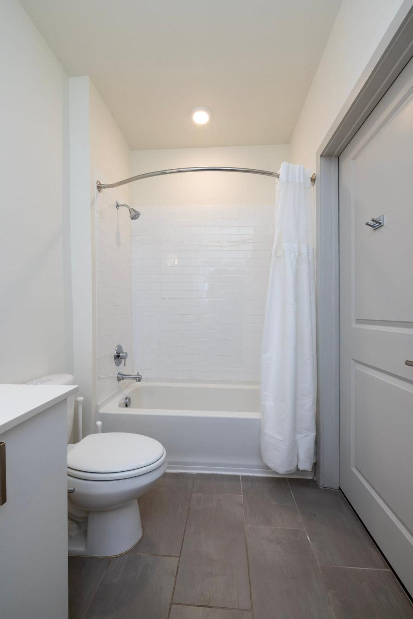 Modern Nulu 2br Cozysuites Unit 03 Apartment