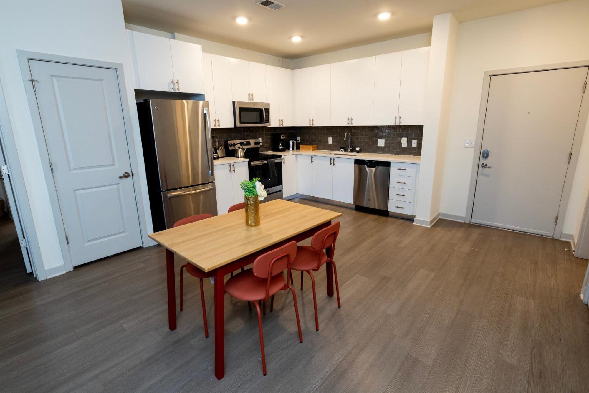 Modern Nulu 2br Cozysuites Unit 03 Apartment Louisville